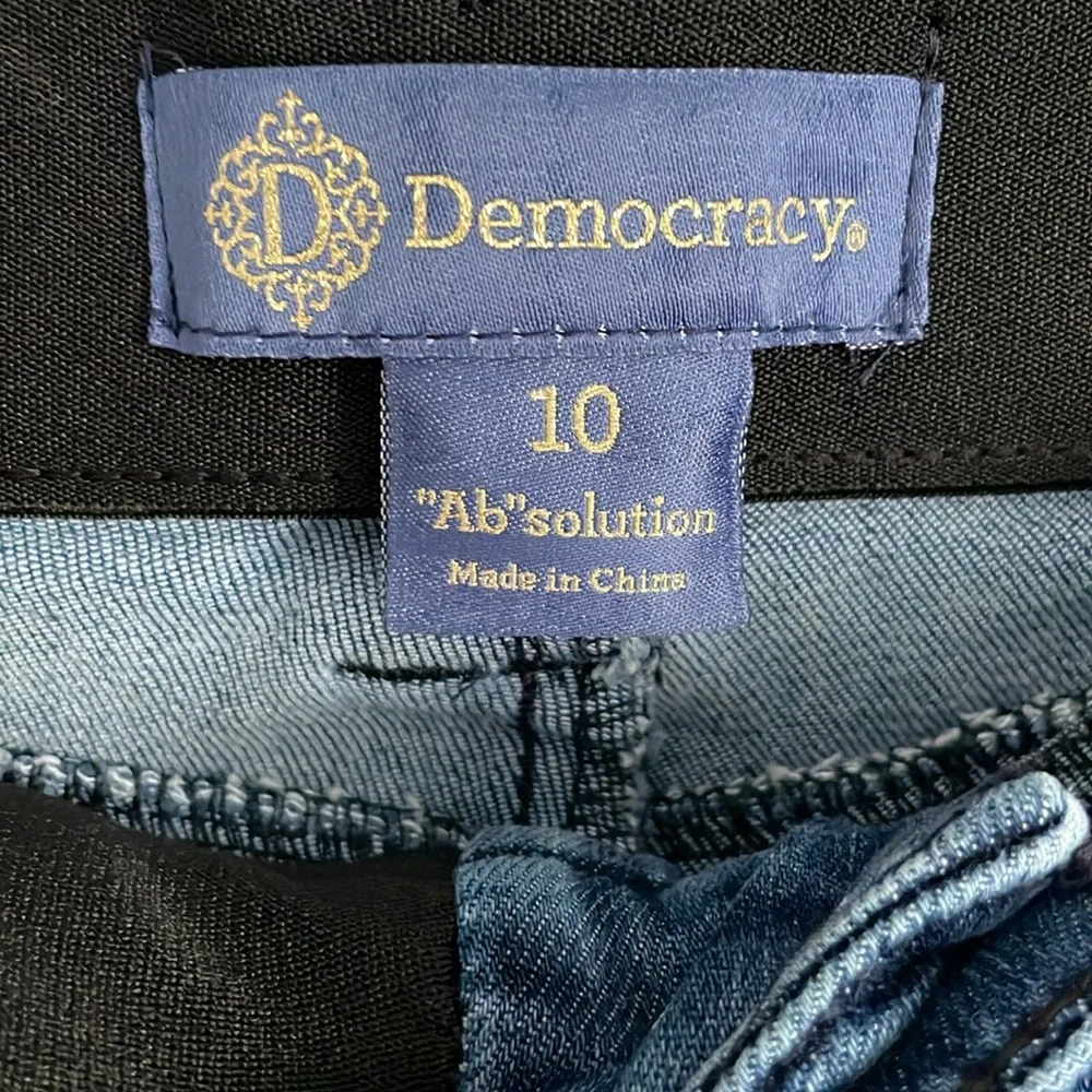 Democracy Women's Jeans. Bootcut - Picture 3 of 4